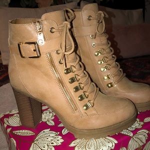 GRAZZY G by Guess high ankle boots